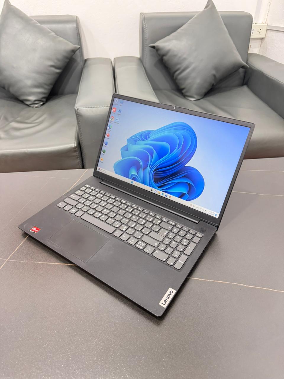 Lenovo ideapad V15 - ຮູບພາບ 2