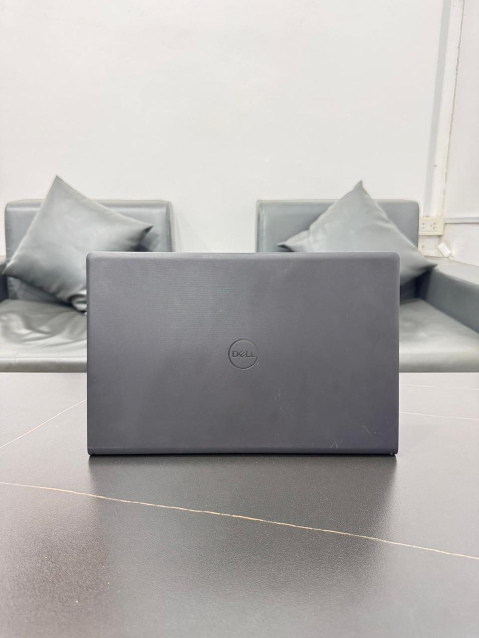 dell Vostro 3520 - ຮູບພາບ 2