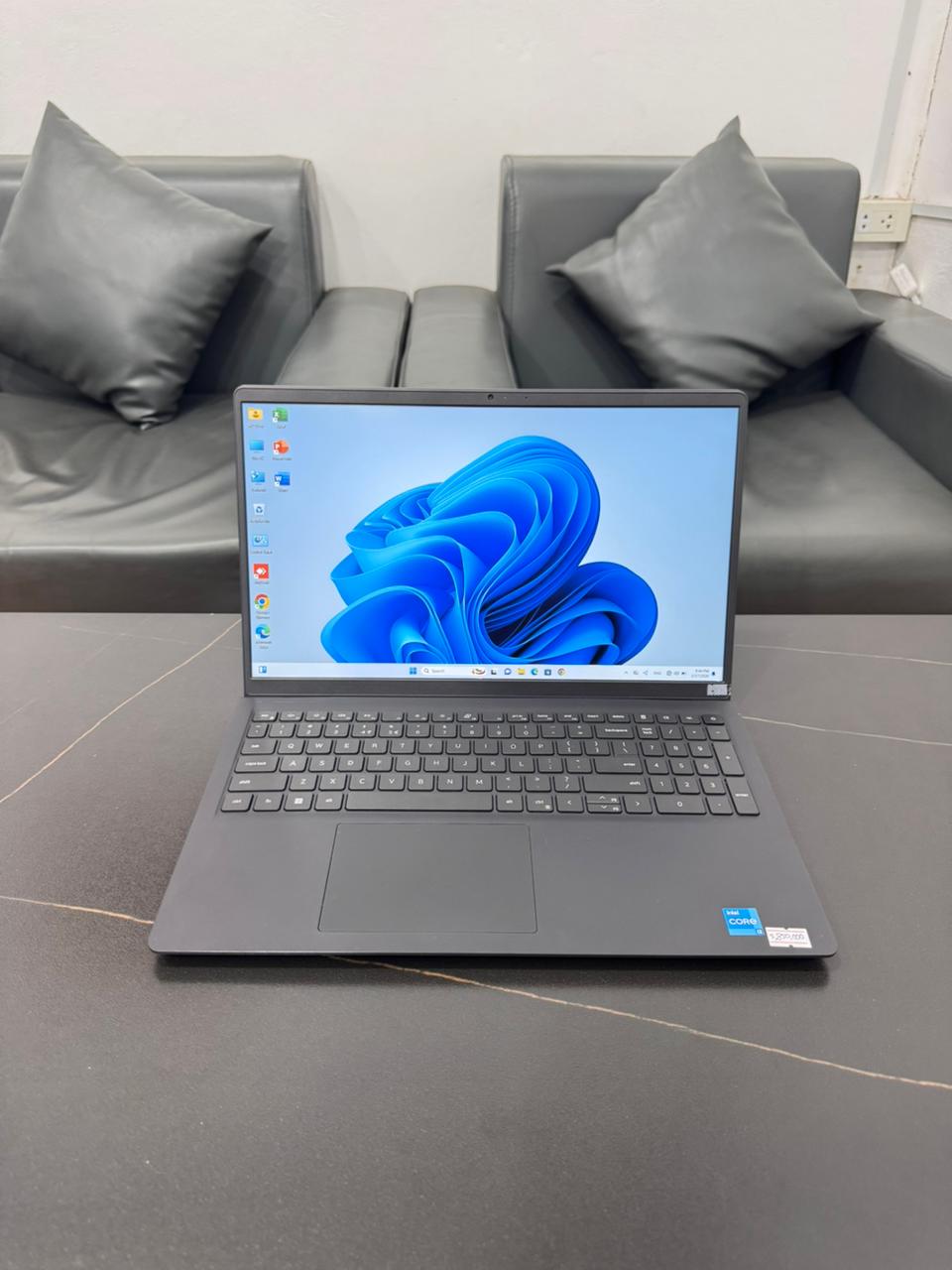 dell Vostro 3520 - ຮູບພາບ 4